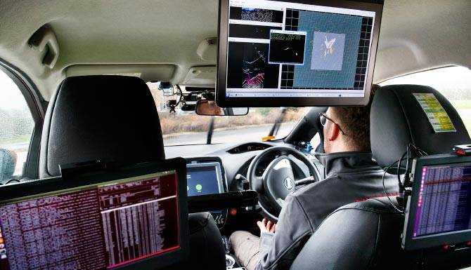 a-number-of-computers-where-used-insie-this-nissan-leaf-self-driving-test_1