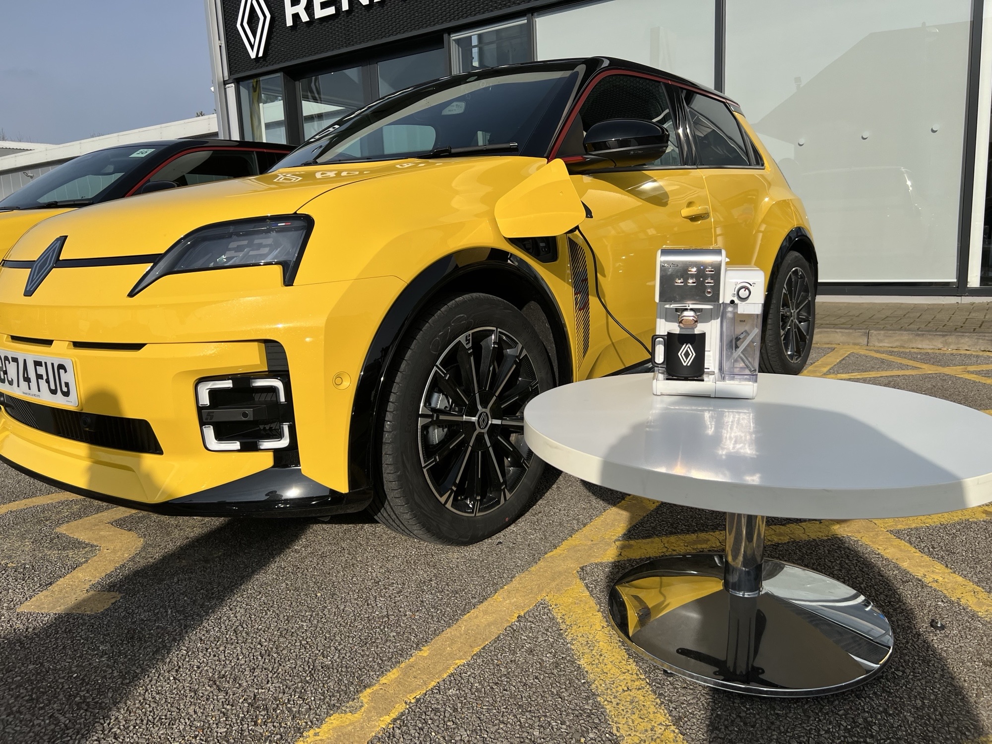 Renault 5 E-Tech Electric: The Iconic Car Returns with a Modern Twist