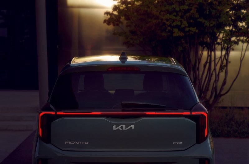 Dynamic rear styling https://www.brayleys.co.uk/assets/media/kiapicantorearstyling.jpeg