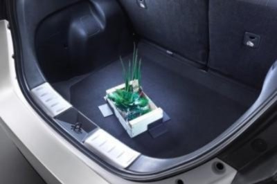 leaf accessories and packs TRUNK ENTRY GUARDS - £113