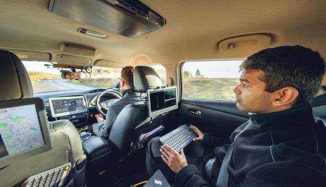 navigation-systems-inside-the-self-driving-nissan-leaf_1
