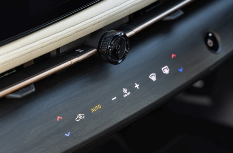 Haptic Touch https://www.brayleys.co.uk/assets/media/nissanariyacontrols.jpeg