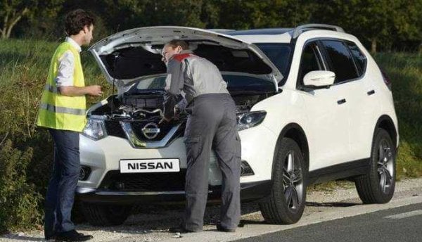 Nissan Juke getting repaired by 2 men