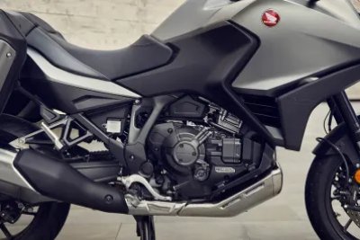 Parallel twin-cylinder engine