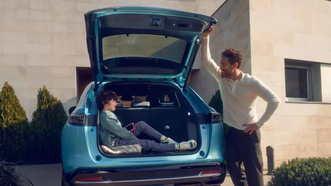Power tailgate https://www.brayleys.co.uk/assets/media/powertailgate.jpg
